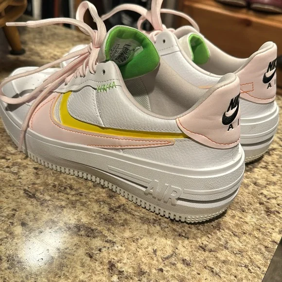 Nike Air Force 1 - Picture 4 of 6